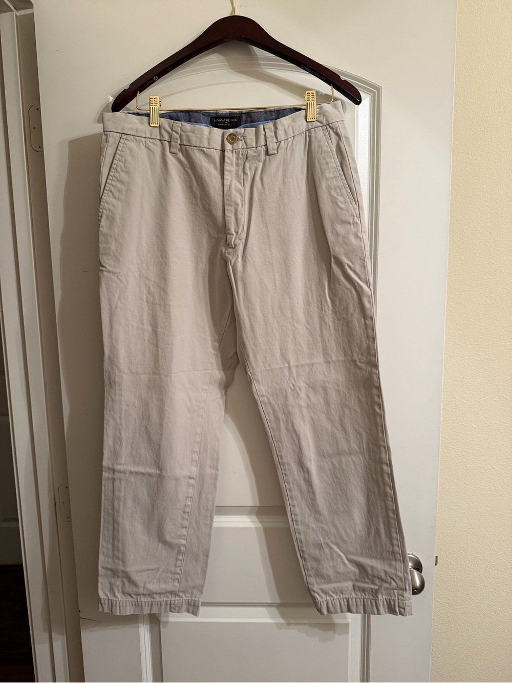 Banana Republic Men's Light Khaki Cotton Chinos - Beige